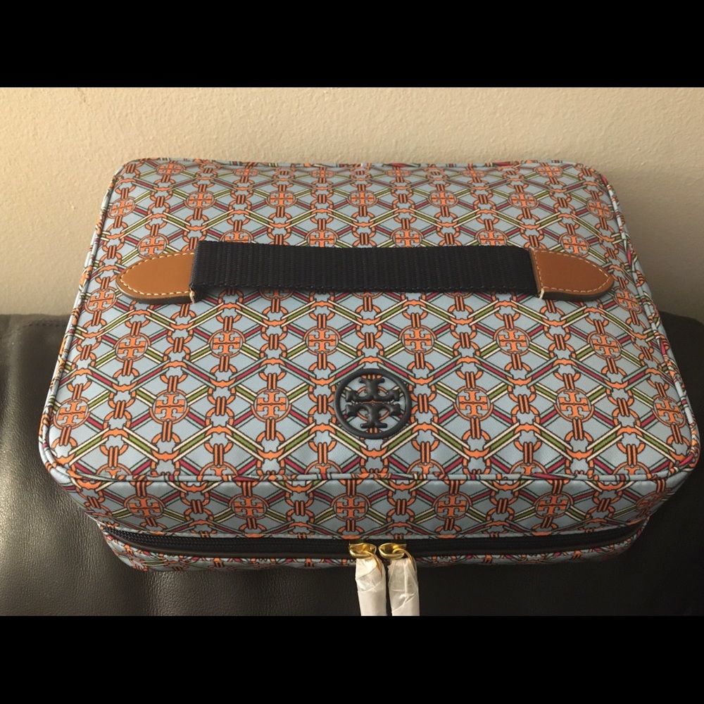 💯NWT !! Tory Burch Cosmetics Case Set !!